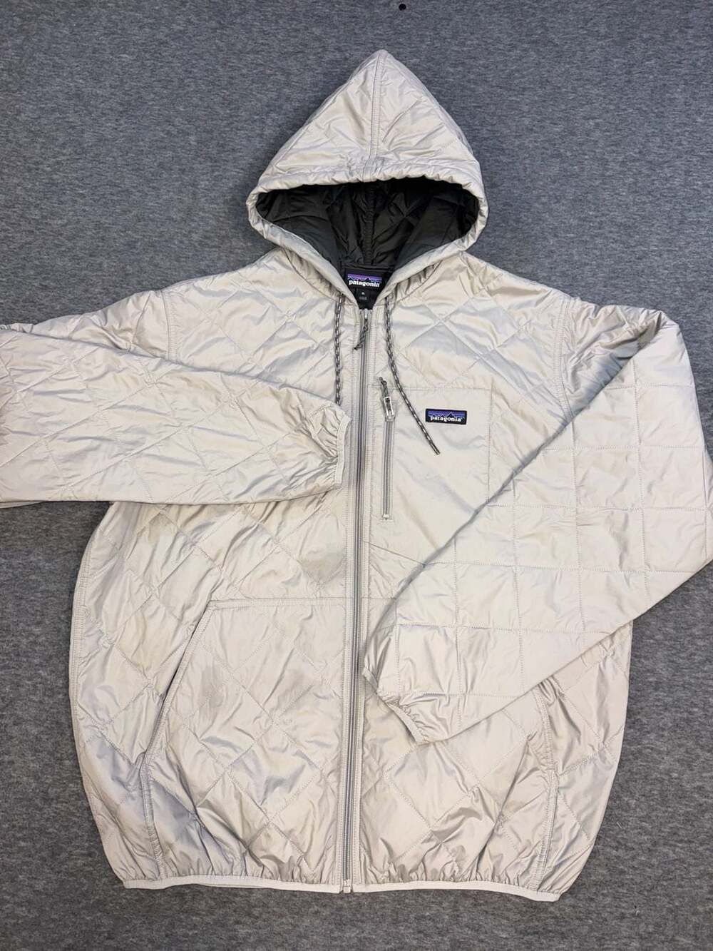 Patagonia Diamond Quilted Bomber Hooded Jacket Mens Size XL Gray